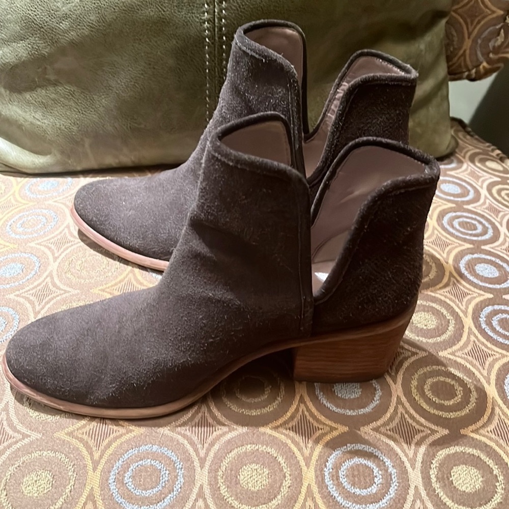 Suede Hinge Booties. Greenish/Gray